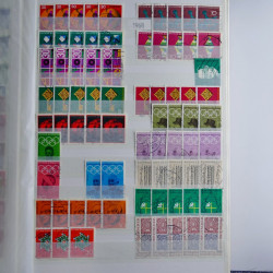 Lot de timbres d'Allemagne neufs et oblitérés en huit albums.