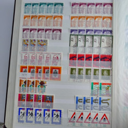 Lot de timbres d'Allemagne neufs et oblitérés en huit albums.