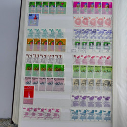 Lot de timbres d'Allemagne neufs et oblitérés en huit albums.