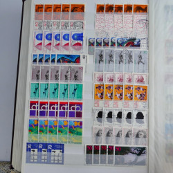 Lot de timbres d'Allemagne neufs et oblitérés en huit albums.