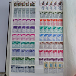 Lot de timbres d'Allemagne neufs et oblitérés en huit albums.