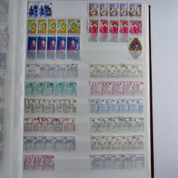 Lot de timbres d'Allemagne neufs et oblitérés en huit albums.