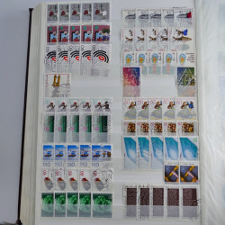 Lot de timbres d'Allemagne neufs et oblitérés en huit albums.