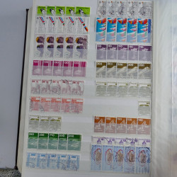 Lot de timbres d'Allemagne neufs et oblitérés en huit albums.