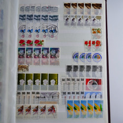 Lot de timbres d'Allemagne neufs et oblitérés en huit albums.