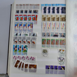 Lot de timbres d'Allemagne neufs et oblitérés en huit albums.