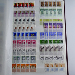 Lot de timbres d'Allemagne neufs et oblitérés en huit albums.