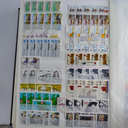 Lot de timbres d'Allemagne neufs et oblitérés en huit albums.