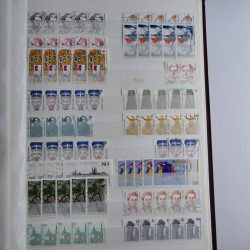 Lot de timbres d'Allemagne neufs et oblitérés en huit albums.