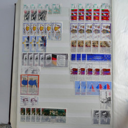Lot de timbres d'Allemagne neufs et oblitérés en huit albums.