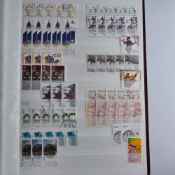 Lot de timbres d'Allemagne neufs et oblitérés en huit albums.