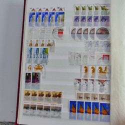 Lot de timbres d'Allemagne neufs et oblitérés en huit albums.