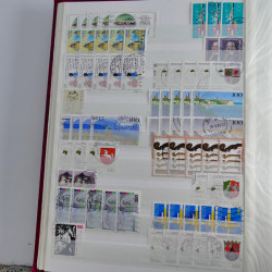 Lot de timbres d'Allemagne neufs et oblitérés en huit albums.