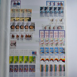 Lot de timbres d'Allemagne neufs et oblitérés en huit albums.