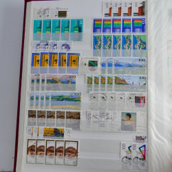 Lot de timbres d'Allemagne neufs et oblitérés en huit albums.