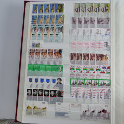 Lot de timbres d'Allemagne neufs et oblitérés en huit albums.