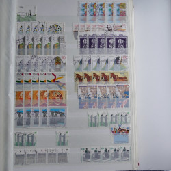 Lot de timbres d'Allemagne neufs et oblitérés en huit albums.