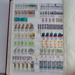 Lot de timbres d'Allemagne neufs et oblitérés en huit albums.