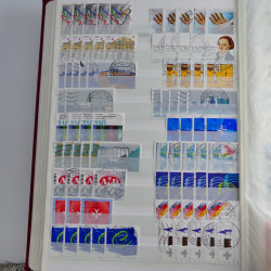 Lot de timbres d'Allemagne neufs et oblitérés en huit albums.