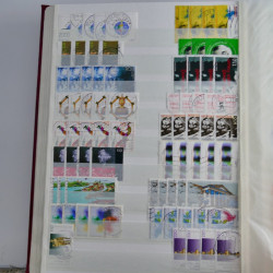 Lot de timbres d'Allemagne neufs et oblitérés en huit albums.