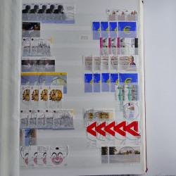 Lot de timbres d'Allemagne neufs et oblitérés en huit albums.