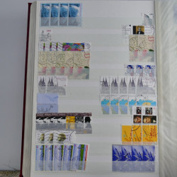 Lot de timbres d'Allemagne neufs et oblitérés en huit albums.