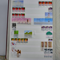 Lot de timbres d'Allemagne neufs et oblitérés en huit albums.