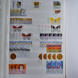 Lot de timbres d'Allemagne neufs et oblitérés en huit albums.
