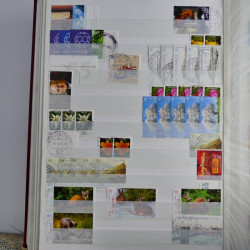 Lot de timbres d'Allemagne neufs et oblitérés en huit albums.