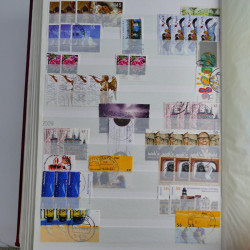 Lot de timbres d'Allemagne neufs et oblitérés en huit albums.