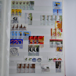 Lot de timbres d'Allemagne neufs et oblitérés en huit albums.