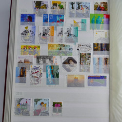 Lot de timbres d'Allemagne neufs et oblitérés en huit albums.