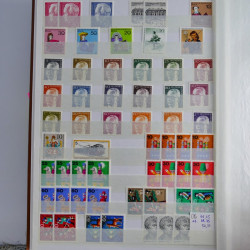 Lot de timbres d'Allemagne neufs et oblitérés en huit albums.
