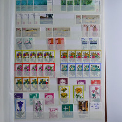 Lot de timbres d'Allemagne neufs et oblitérés en huit albums.