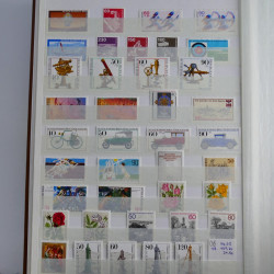 Lot de timbres d'Allemagne neufs et oblitérés en huit albums.