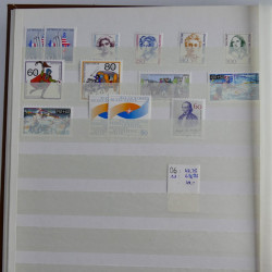 Lot de timbres d'Allemagne neufs et oblitérés en huit albums.