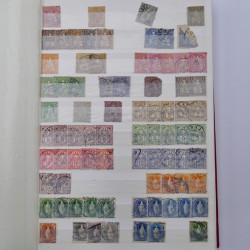 Lot de timbres de Suisse oblitérés en deux albums.