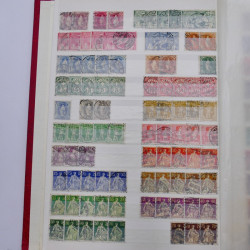 Lot de timbres de Suisse oblitérés en deux albums.