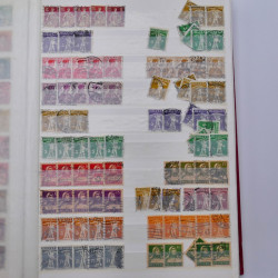 Lot de timbres de Suisse oblitérés en deux albums.