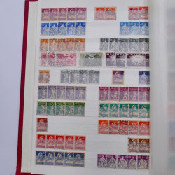 Lot de timbres de Suisse oblitérés en deux albums.