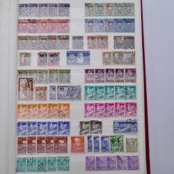 Lot de timbres de Suisse oblitérés en deux albums.