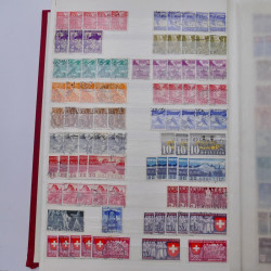 Lot de timbres de Suisse oblitérés en deux albums.