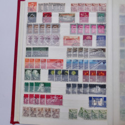 Lot de timbres de Suisse oblitérés en deux albums.
