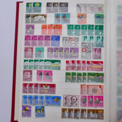 Lot de timbres de Suisse oblitérés en deux albums.