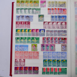 Lot de timbres de Suisse oblitérés en deux albums.