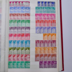 Lot de timbres de Suisse oblitérés en deux albums.