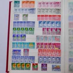 Lot de timbres de Suisse oblitérés en deux albums.