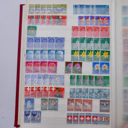 Lot de timbres de Suisse oblitérés en deux albums.