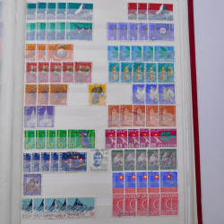 Lot de timbres de Suisse oblitérés en deux albums.