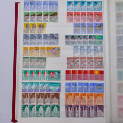 Lot de timbres de Suisse oblitérés en deux albums.
